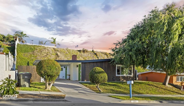 Charming Oceanside Escape! A hop away from beaches and restaurants