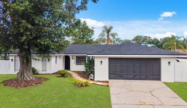 Charming Orlando Villa with Pool & Jacuzzi, Grills