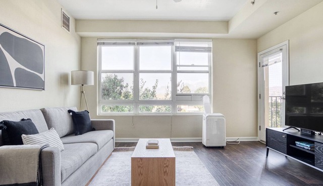 Charming San Bruno 2BR w/ Pool, W/D, Gym, walk to YouTube, by Blueground