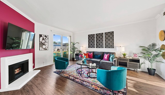 Chic 2-BD with AC, fitness room, WiFi in fantastic Beverly Hills