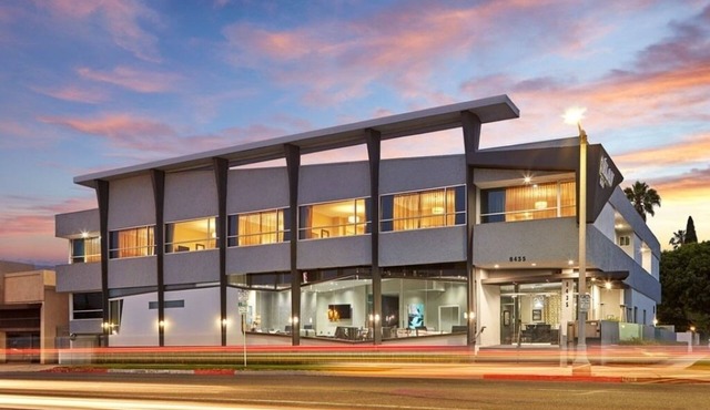 Chic LA Retreat Steps from The Grove & Melrose Ave, Near Hollywood Museums