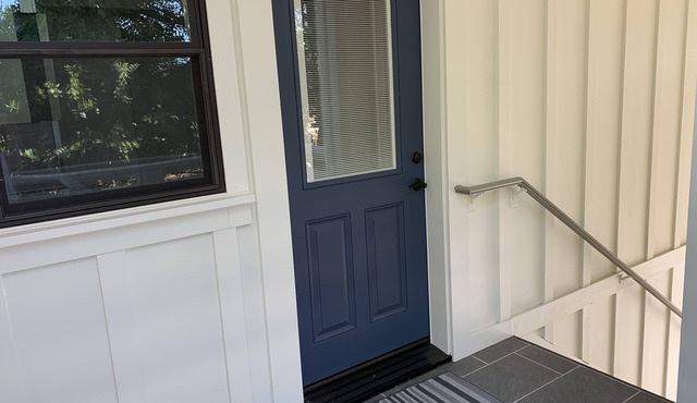 Clean, Modern 1 Bedroom Apt Built in 2019 - Walking distance to HBG Plaza