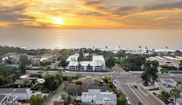 Coastal, 4-bdr home in Del Mar with partial ocean views, 300 steps to the ocean