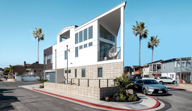 Coastal Luxury, Ocean & Harbor Views, Dog-friendly, A/C & Rooftop Deck & Firepit
