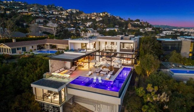 Collingwood - Modern Architectural Home with Spectacular Views