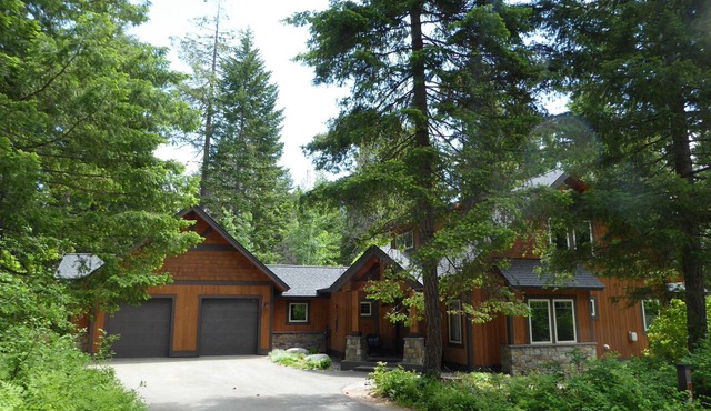 Comfortable Clean Suncadia Family Home Sleeps12, FIREpit, HOTtub, BIKES, Pets ok in Cle Elum