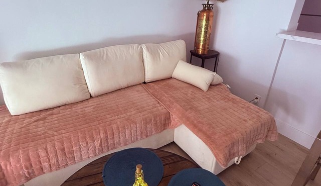 Cozy 1-bedroom apartment in welcoming Winnetka with AC