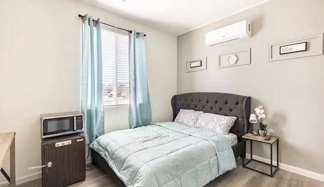 Cozy 1-bedroom studio in charming Livingston with AC