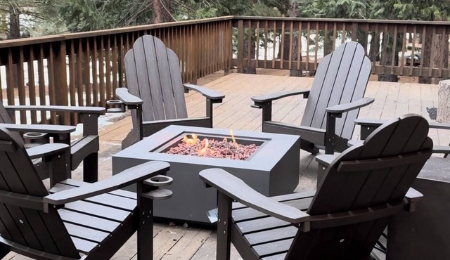 Cozy 2-bedroom Cabin in Lake Davis-Portola with Hot Tub & Dry Sauna
