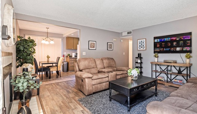 Cozy 3BR Retreat in Citrus Heights w/Parking!