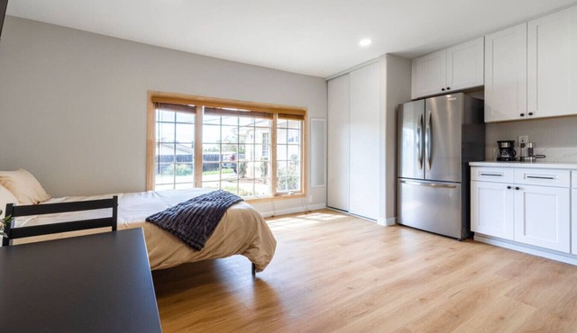 Cozy Casa Bright Modern Suite Kitchen + W/D