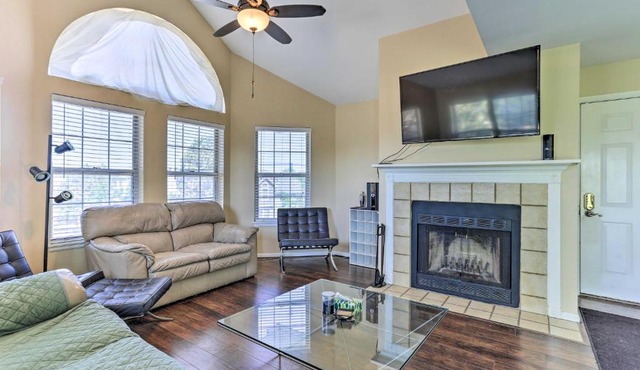Cozy Centennial Condo about 15 Mi to Downtown Denver! in Centennial
