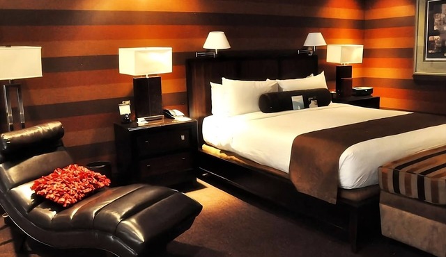 Cozy & Contemporary Hotel Room in the Vibrant Las Vegas Strip Area