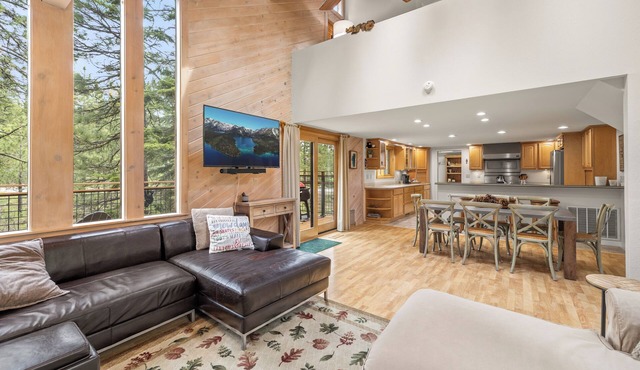 Cozy Cub Den - Quiet Northstar Home with Large Kitchen, Workspace, and HOA Access, Near Tahoe