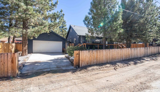 Cozy Family Mountain Home! Quarter acre property!