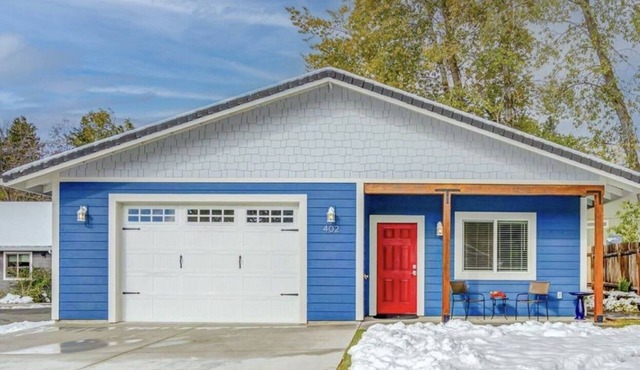Cozy modern 3bd/2ba home centrally located in the mountains