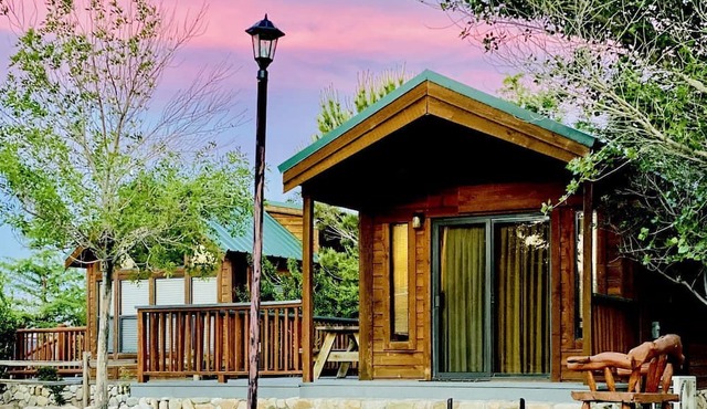 Cozy Mountain-Style Cabin with Scenic Sierra Nevada Views Near Lone Pine, California in Lone Pine