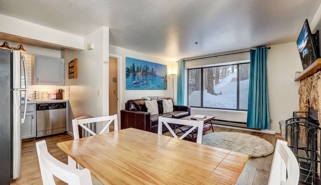 Cozy One-Bedroom Tahoe Getaway - Top of Kingsbury
