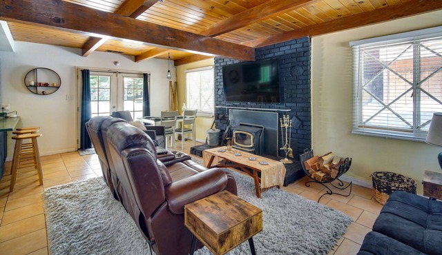 Cozy Running Springs Vacation Rental w/ Fireplace!