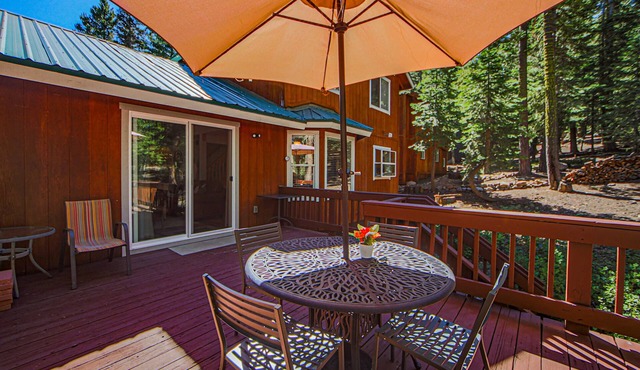 Cozy Tahoe Vista home with fireplace, furnished deck, & forest view