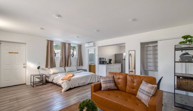 Cozy Vista Studio, close to the beach, super close to great hiking and hospitals