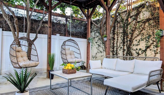 CozyVibeStay. Walk to Sand. Workspace. Parking