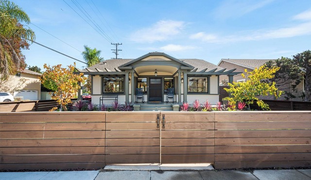 🏡 CRAFTSMAN BY THE SEA 🌊: Walking distance to the beach, free wifi and parking!