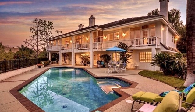 Custom 3,600sf Fallbrook Retreat: Wedding Guests Family Couples-Wine Golf Coast