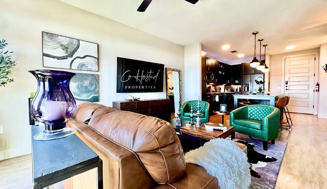 Deep Ellum Redefined/Come Stay/Free Parking/King Bed/Walk to The Factory in Dallas