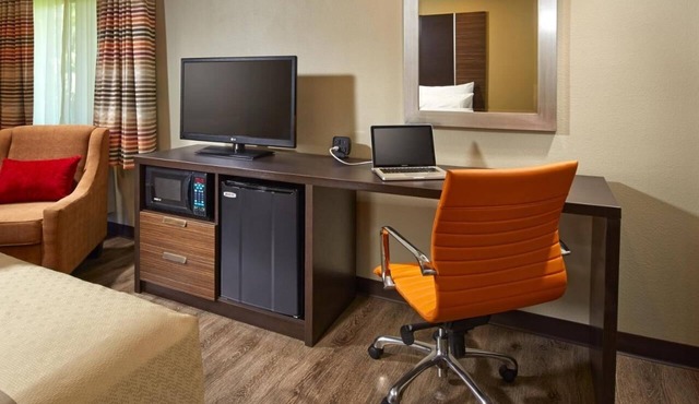 Deluxe King Stay! 2 Units w/Pool Access & Near Downtown Disney Fun!