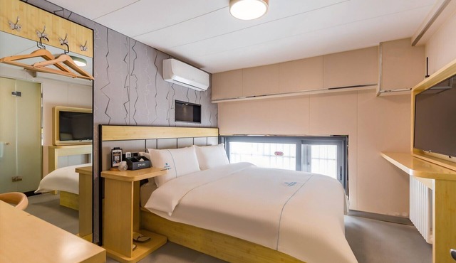 Dequan Chaoyang Park Hotel