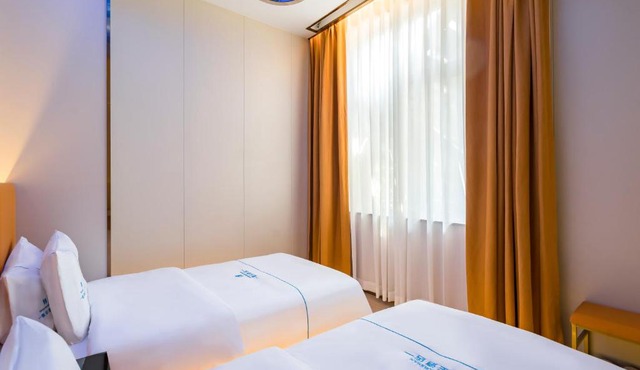 Dequan Luxury Guomao Hotel, near Guomao commercial district