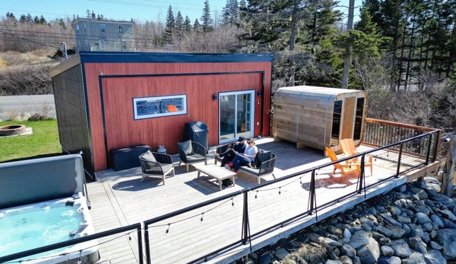 Designer Oceanfront Villa - Hot tub Sauna-private in South Shore