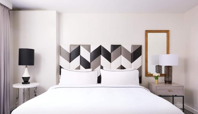 Discover an Elegant Lifestyle in LA! Pool, Pet-friendly, Near Hollywood Museum!