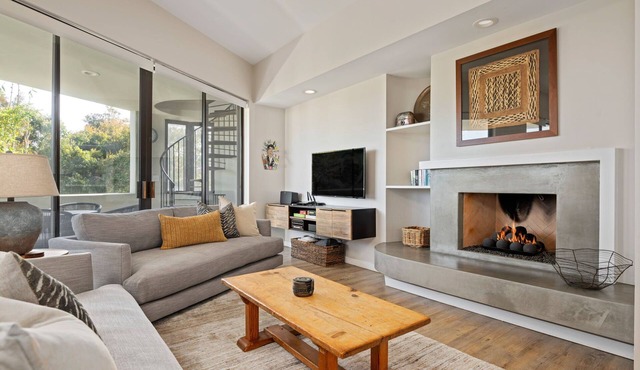 Discover luxury and ocean views at the 3BR Padaro Beach Contemporary in Carpinteria.