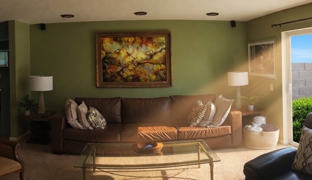 Disney Area Home w/Magical Gardens& Kids Playhouse
