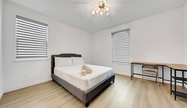 Disneyland Friendly Room 1 Ensuite Queen Bed
