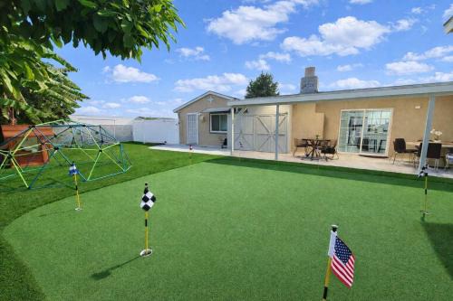 Disneyland Lux Villa 6BR 4BA Mini Golf Arcade Game
