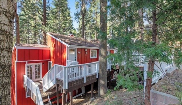 Dog-friendly Arrowhead Villas cottage with deck, fireplace & W/D- great locale