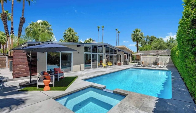 Dog-Friendly Stunner|Pool|Fireplace|BBQ and more