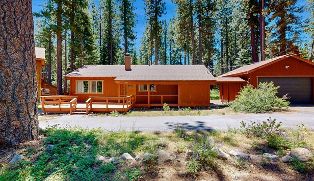 Dog-Friendly Tahoe City House Near Hiking and Skiing - Walk to Lake