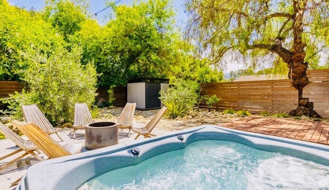 Downtown Ojai Gem - Hot Tub & Yard