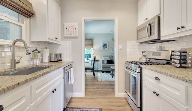 Downtown Paso: Rosé Getaway 2 Bed/1 Bath