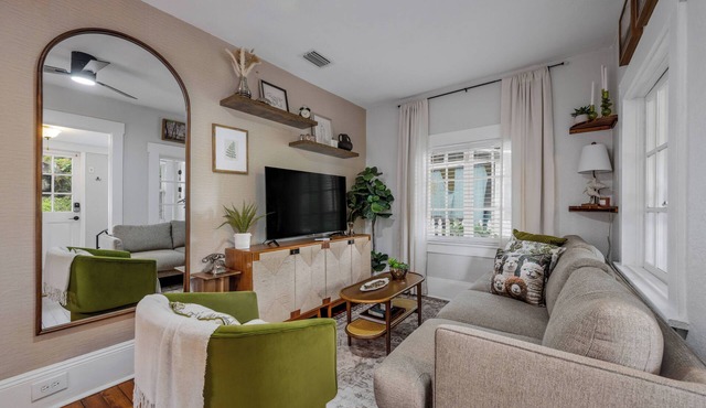 DT505 - 1BR Downtown Bungalow in Orlando