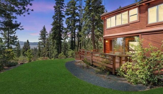 Dynamic Lake View Domain with Plenty Of Swag