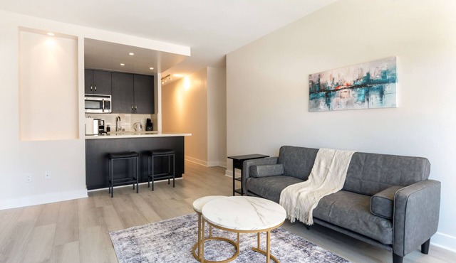 Elegant 1-Bedroom Apartment in Central SF WiFi + Fitness Amenities in San Francisco