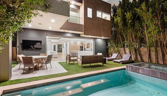 Elegant Modern Sophisticated WeHo Luxury Retreat