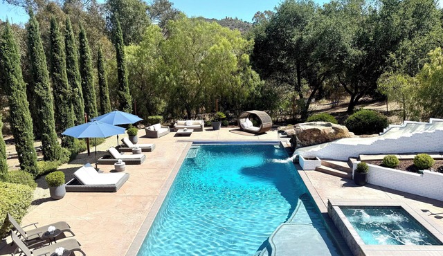 Enchanted Estate with Pool, Spa, Slide, Sauna in your own 4-Acre Park
