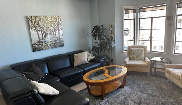 Enchanting 1-bedroom condo in Long Beach. Beach Views and easy walking.