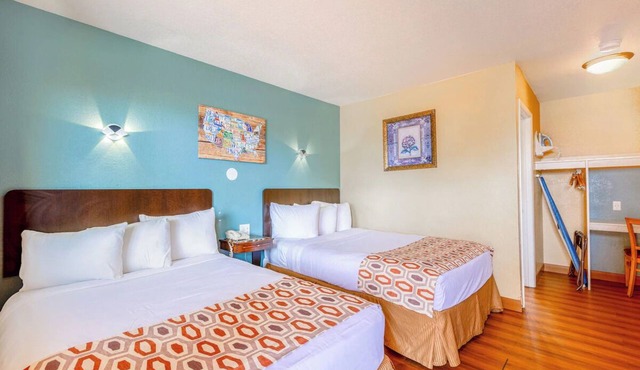 Enjoy a Restful Stay in 4 Tranquil Rooms Close to Oceanside Beach
